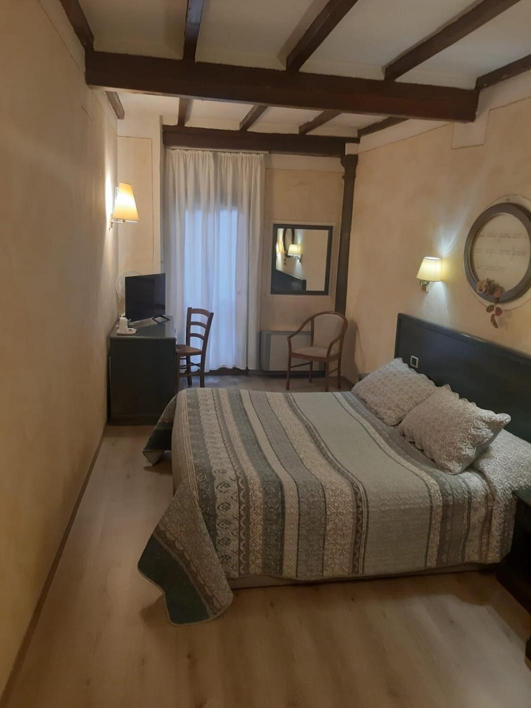 Hotel Borgo Antico Биббьена Экстерьер фото
