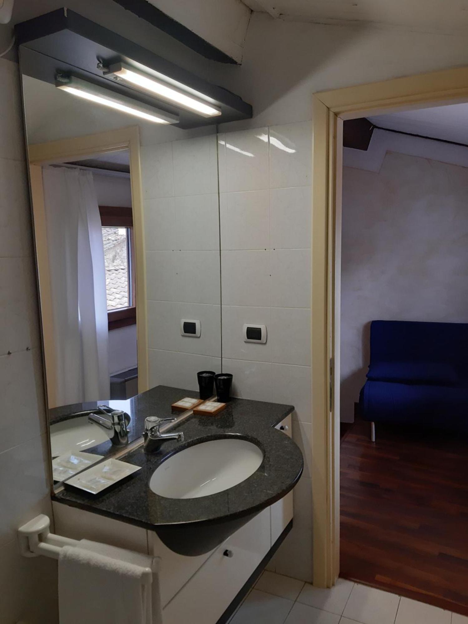 Hotel Borgo Antico Биббьена Экстерьер фото