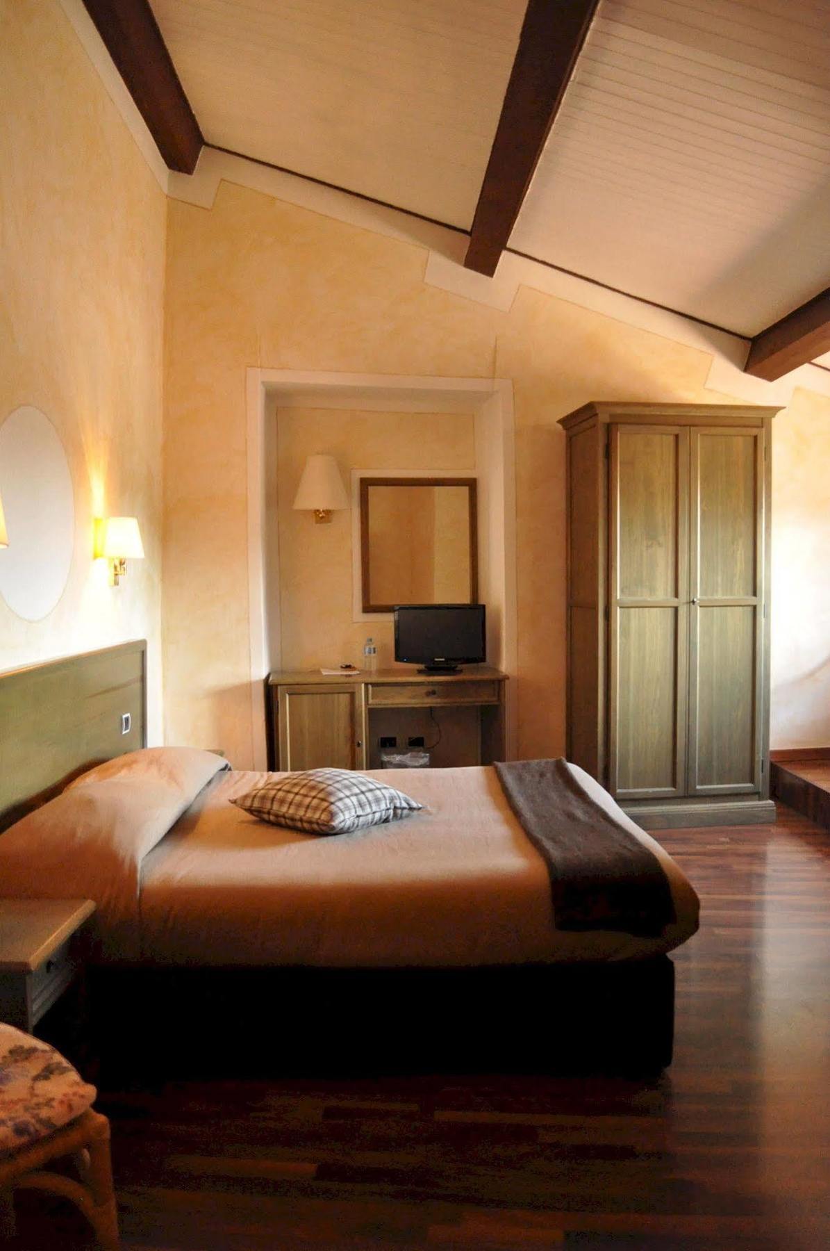Hotel Borgo Antico Биббьена Экстерьер фото