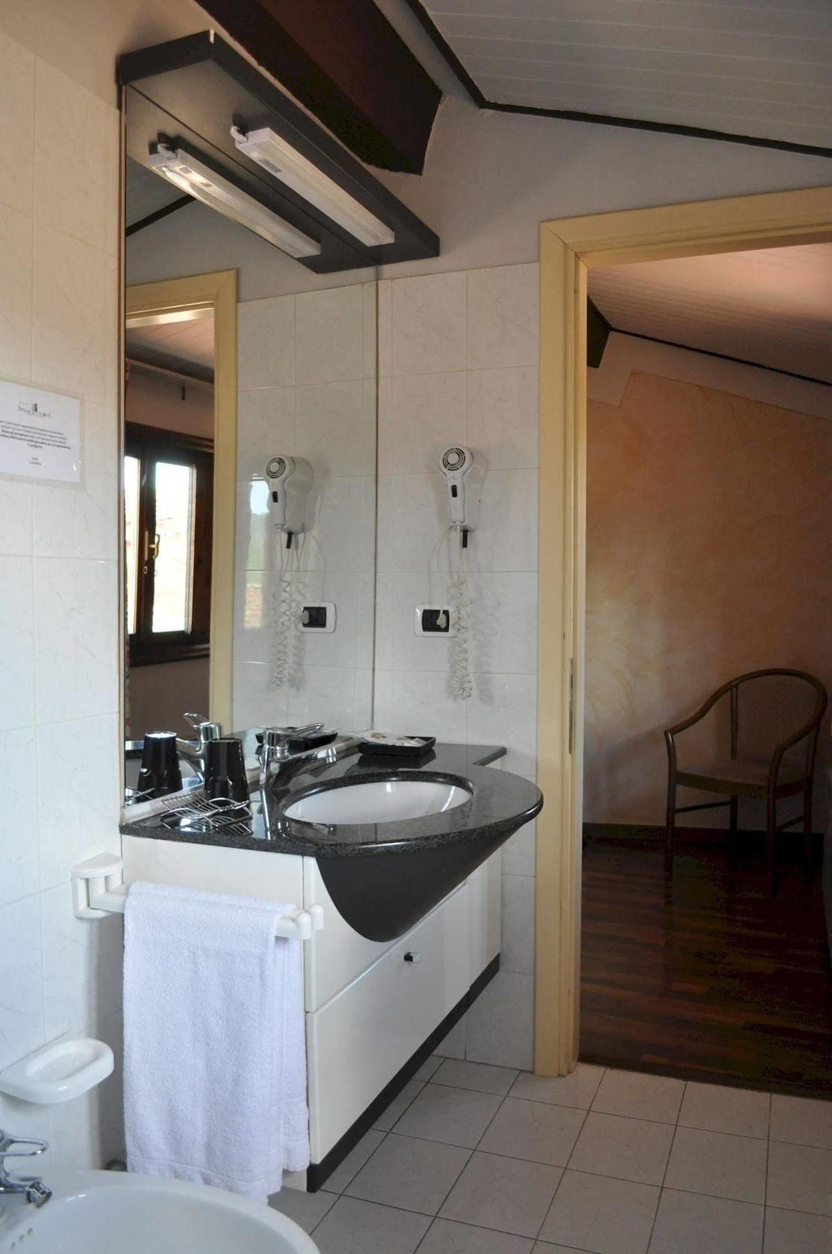 Hotel Borgo Antico Биббьена Экстерьер фото